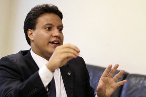 felipecamarao22 300x200 1