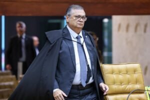 flávio dino suspende afastamento e determina retorno imediato de andrei rodrigues ao comando da polícia federal