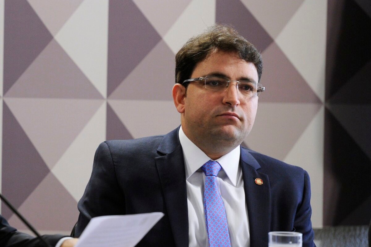 polícia federal identifica sala secreta e equipamento de contagem de dinheiro em hangar de willer tomaz